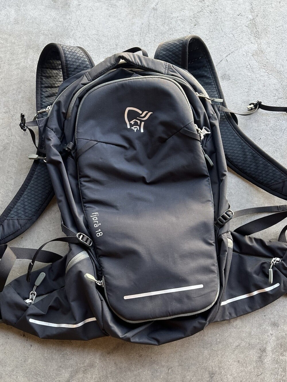 Norrona Fjora 18L Backpack Black Daypack Hip Belt Adjustable Hiking